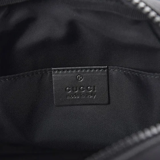 Gucci Embroidered Tiger Messenger Bag in Black